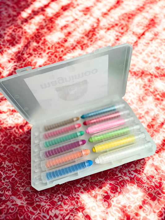 Magnimoo chalk with holder set, showing 12 colorful chalks in a child-friendly case